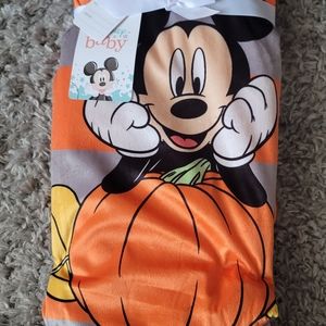 NWT Mickey Pumpkin Blanket